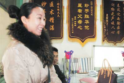 就诊患者喜收节日鲜花