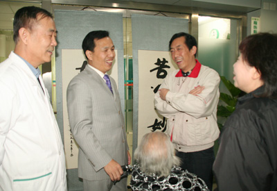 96岁老奶奶腰椎间盘突出康复了
