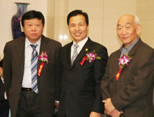 齐谋甲局长、吴刚副局长、刘文华院长在一起